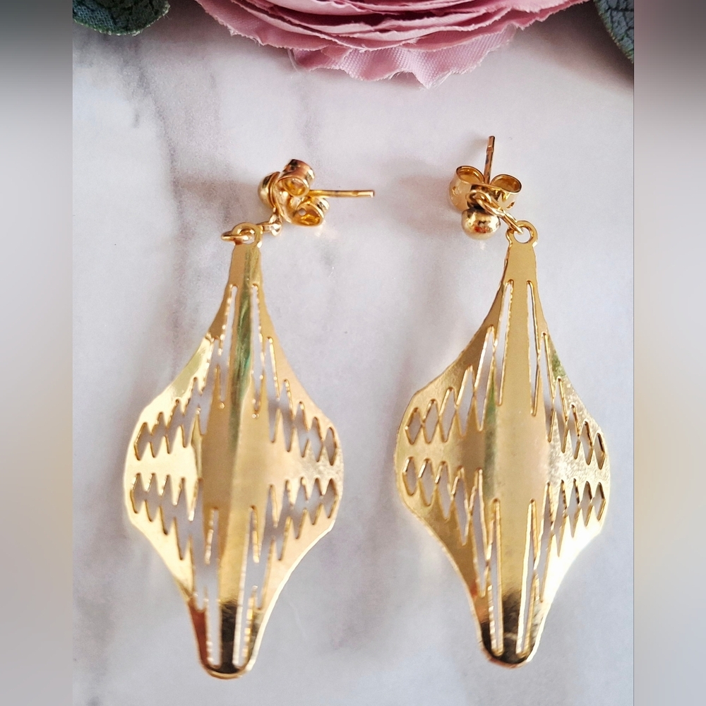 Vintage 80s 💛✨️Stylish Gold Tone Dangle Earrings